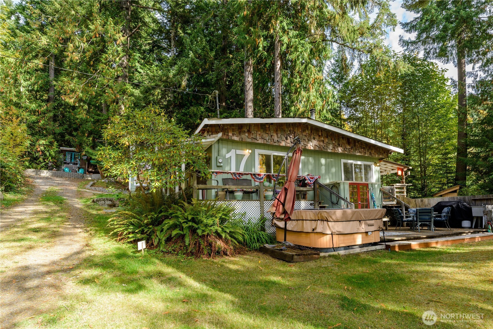 17 Thompson Point Road, Port Angeles, WA 98363