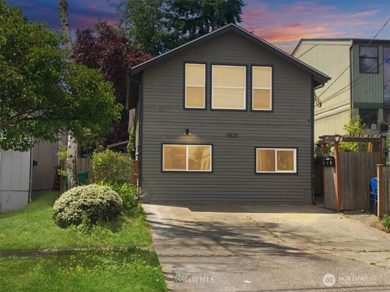 8829 Midvale Avenue N, Seattle, WA 98103