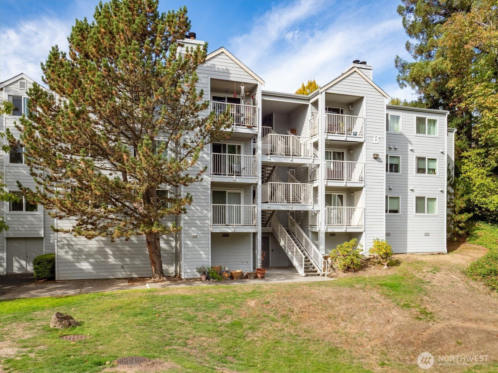 975 Aberdeen Avenue NE, Renton, WA 98056