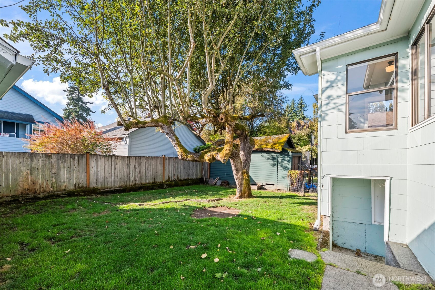 819 NE 59th Street, Seattle, WA 98105