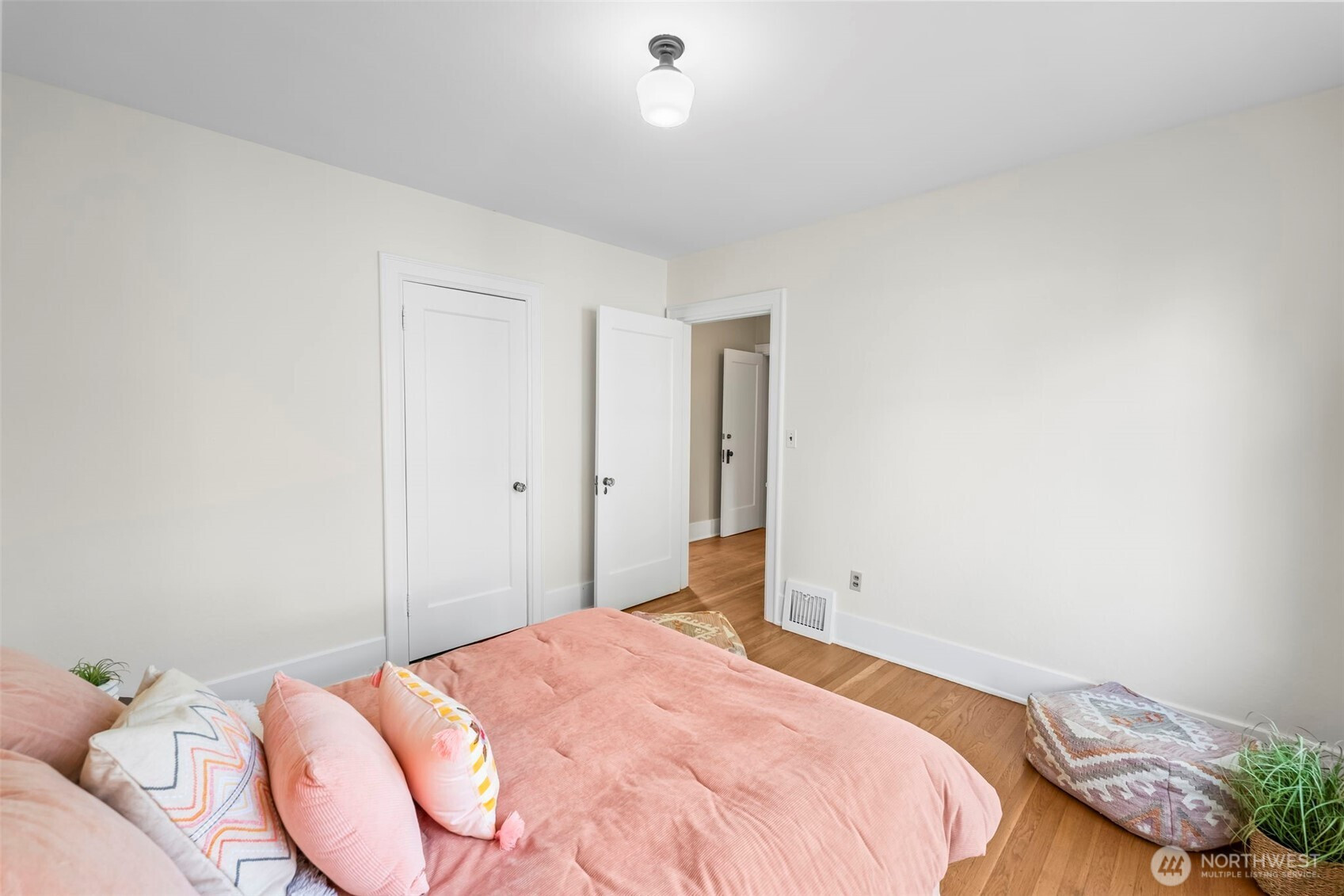 819 NE 59th Street, Seattle, WA 98105