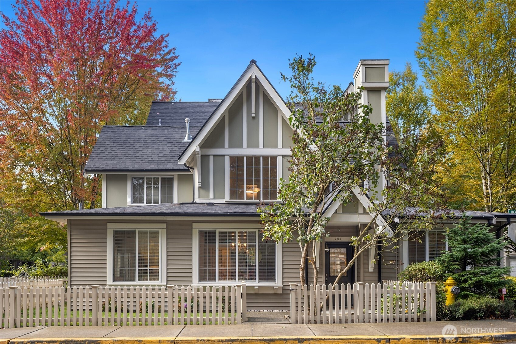 18247 NE 96th Way, Redmond, WA 98052