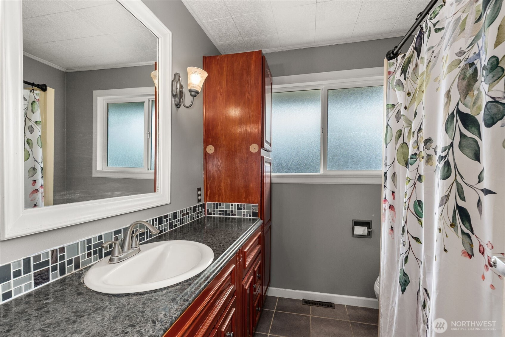 615 Oakland Avenue, Centralia, WA 98531