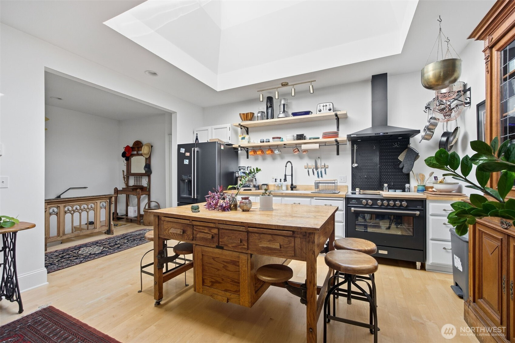 104 Spruce Street E, Ilwaco, WA 98624