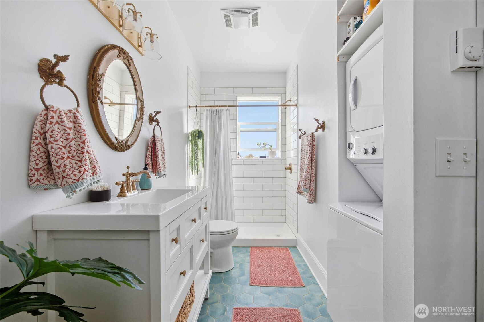 104 Spruce Street E, Ilwaco, WA 98624