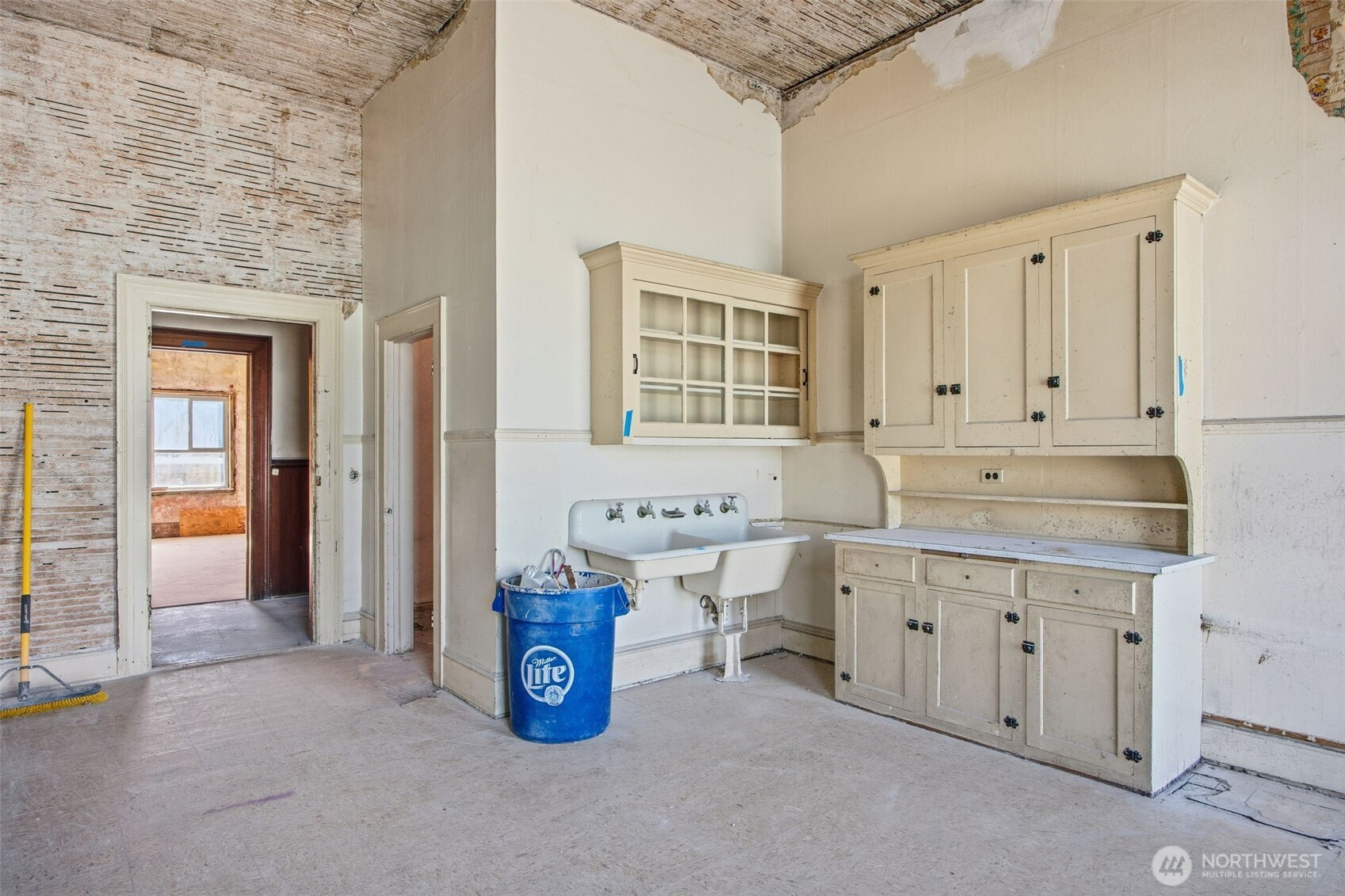 104 Spruce Street E, Ilwaco, WA 98624