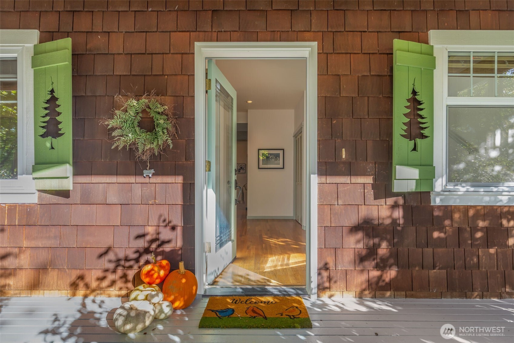 636 Janelle Place NW, Bainbridge Island, WA 98110