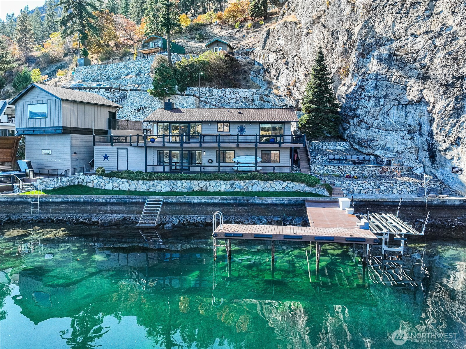 10370 S Lakeshore Rd, Chelan, WA 98816