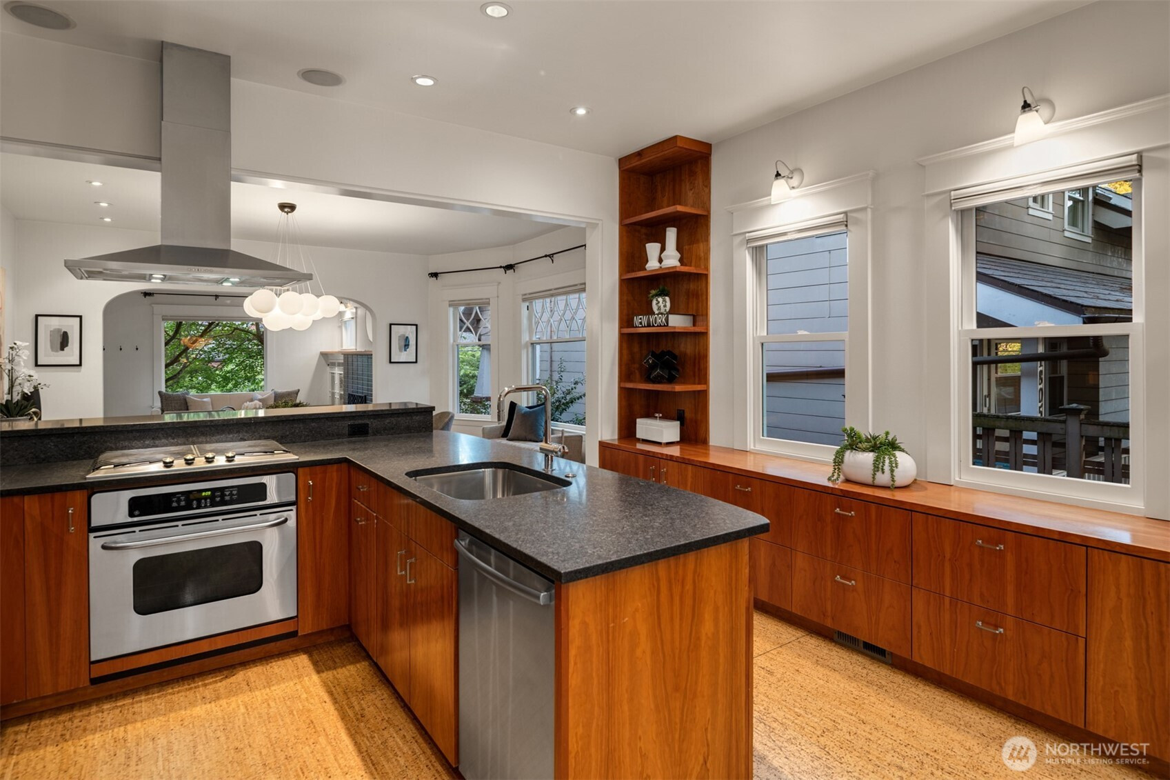 1807 11th Avenue W, Seattle, WA 98119