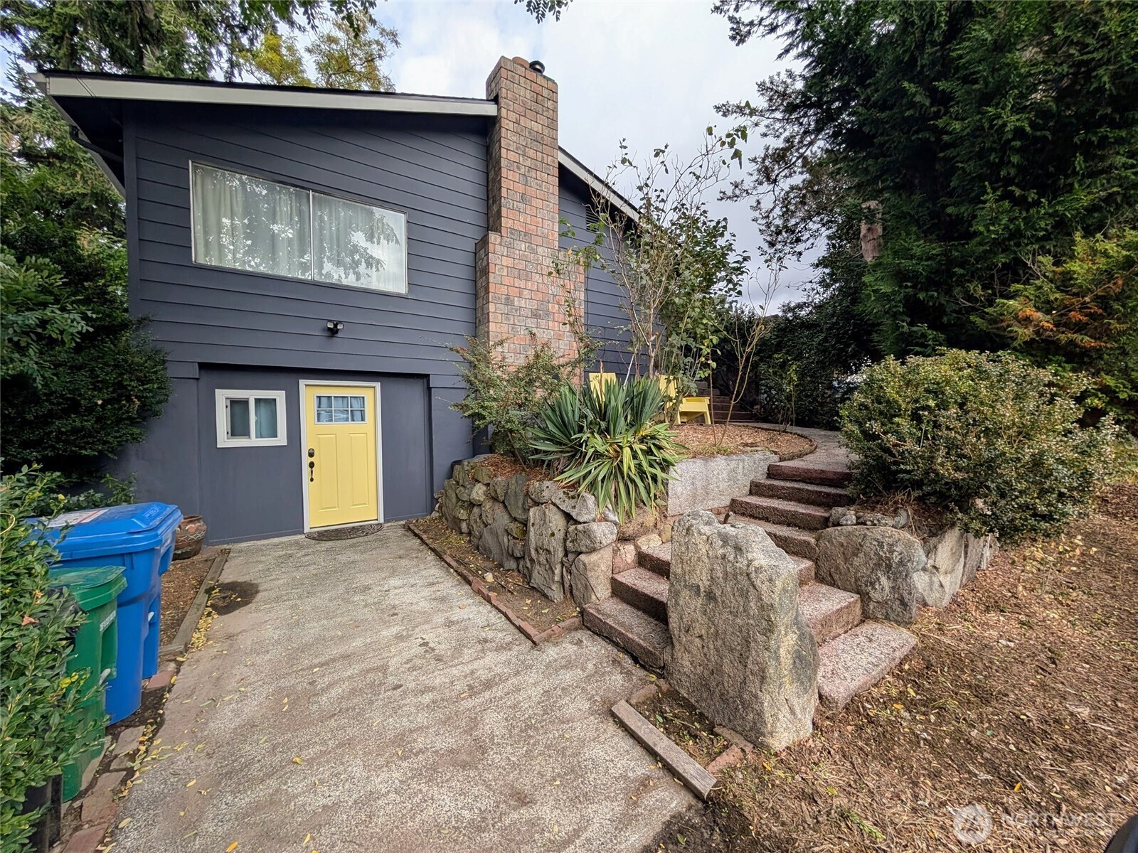 936 N 101 Street, Seattle, WA 98133