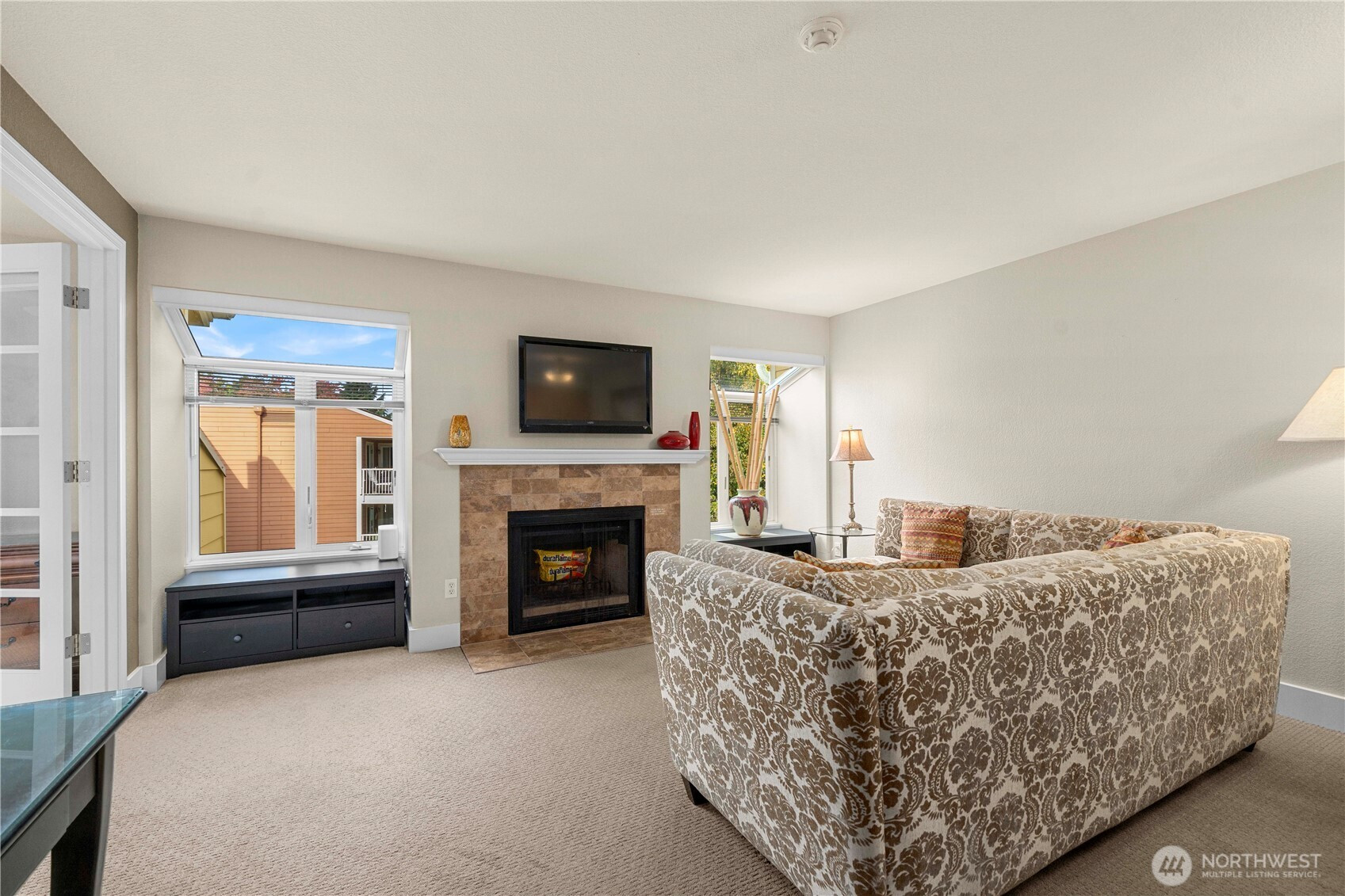 15824 NE Leary Way, Redmond, WA 98052