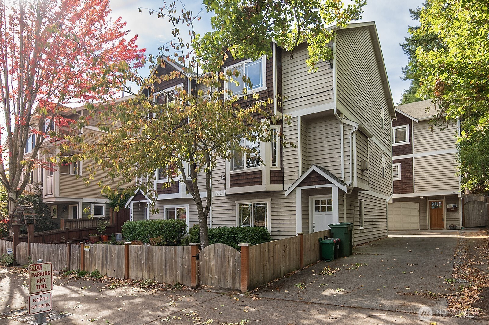 12307 B Roosevelt Way NE, Seattle, WA 98125