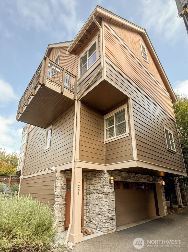 729 16th Avenue, Seattle, WA 98122