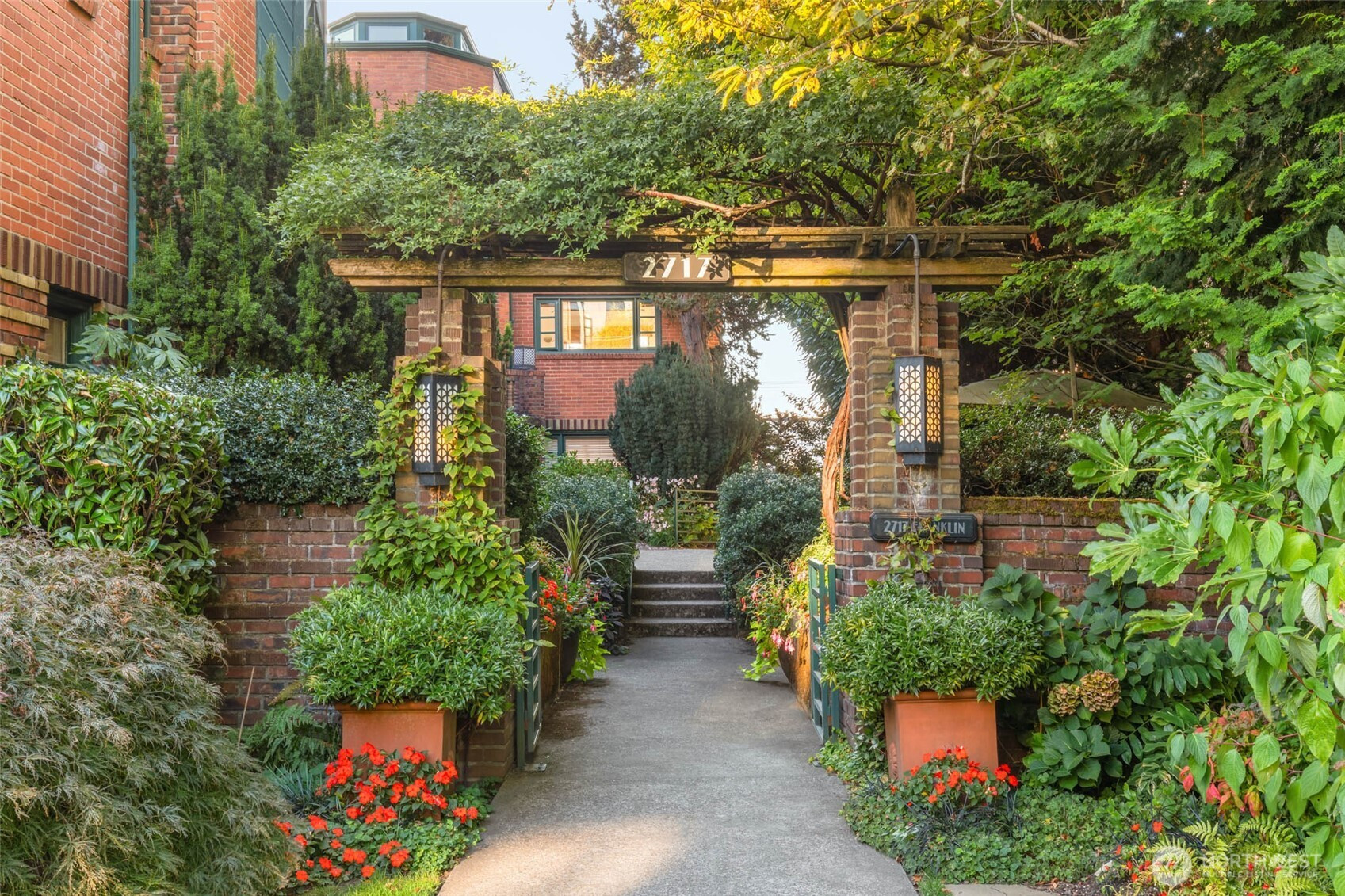 2717 Franklin Avenue E, Seattle, WA 98102