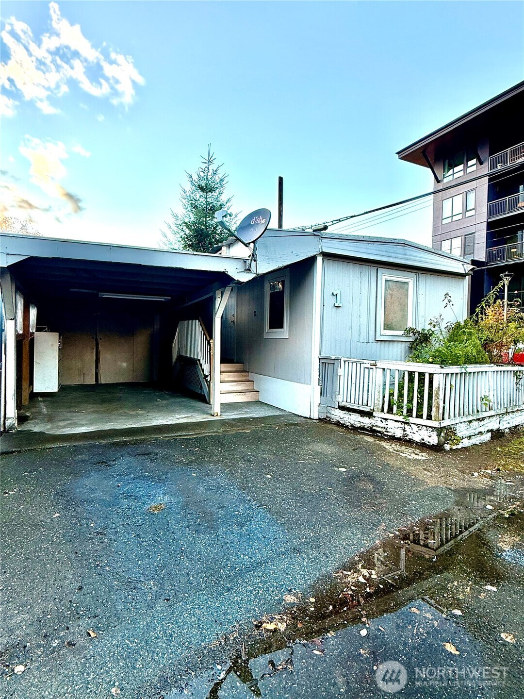 6905 NE 182nd ST, Kenmore, WA 98028