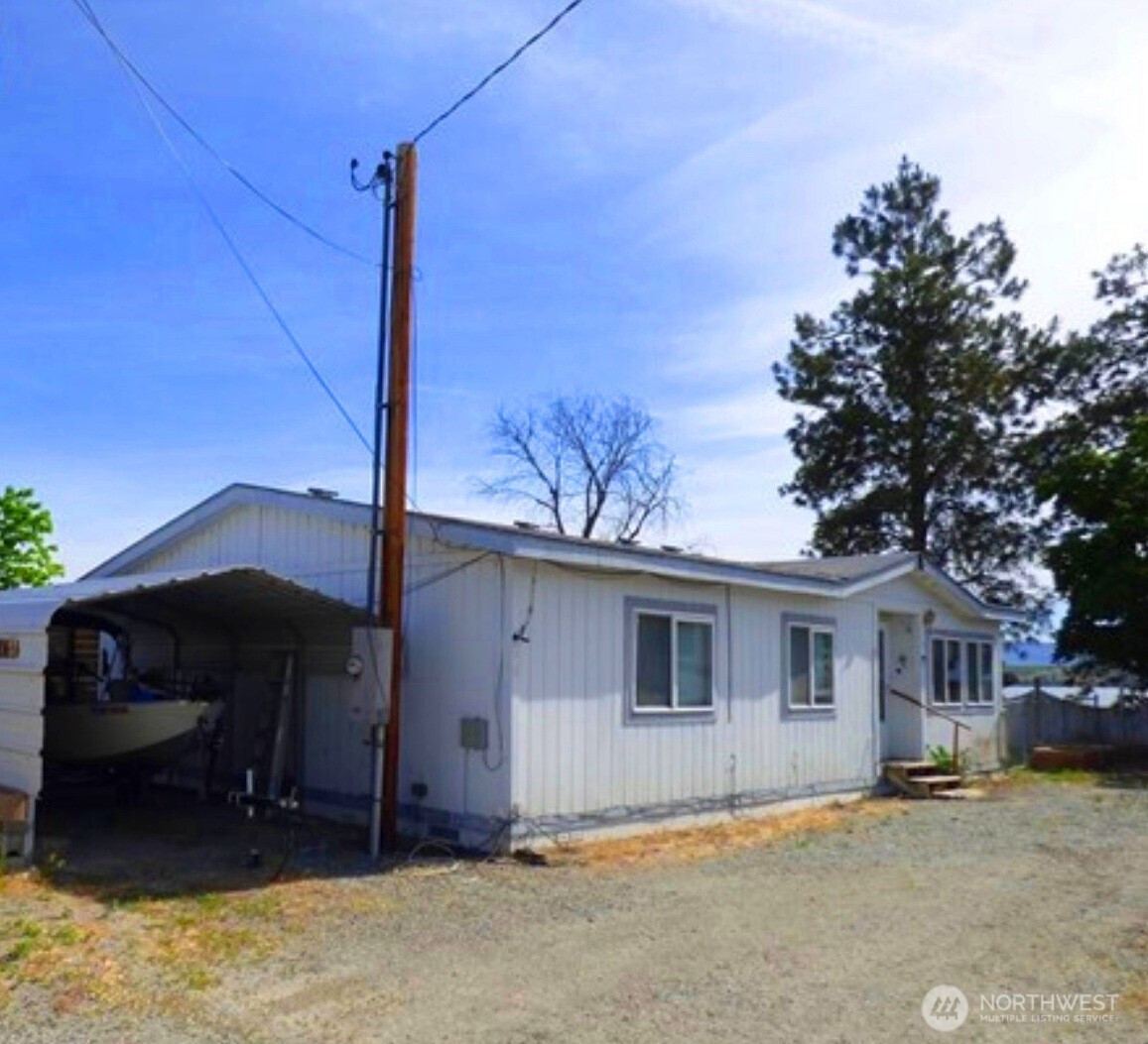 106 1/2 Indian Avenue E, Brewster, WA 98812