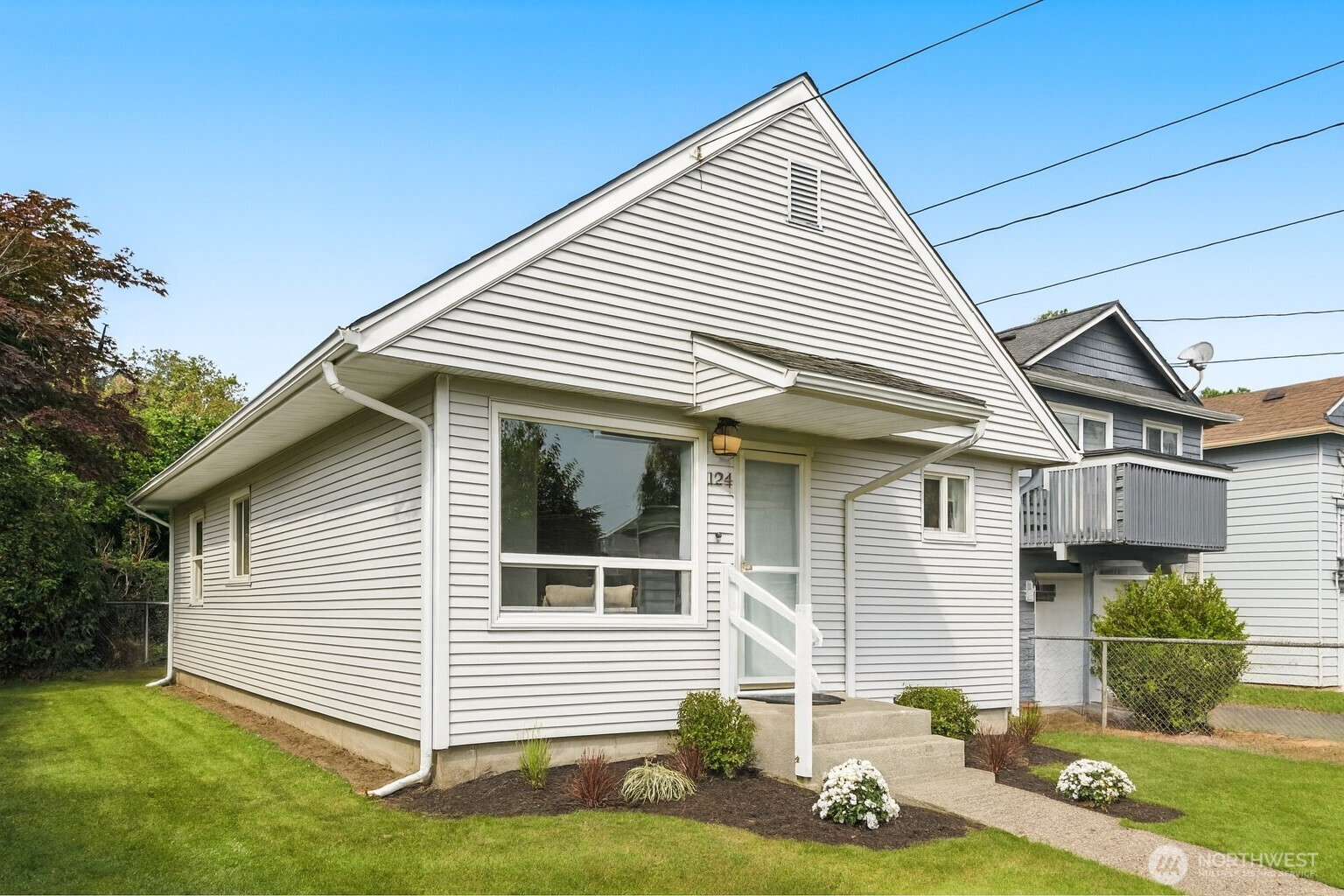 724 N 104th Street, Seattle, WA 98133