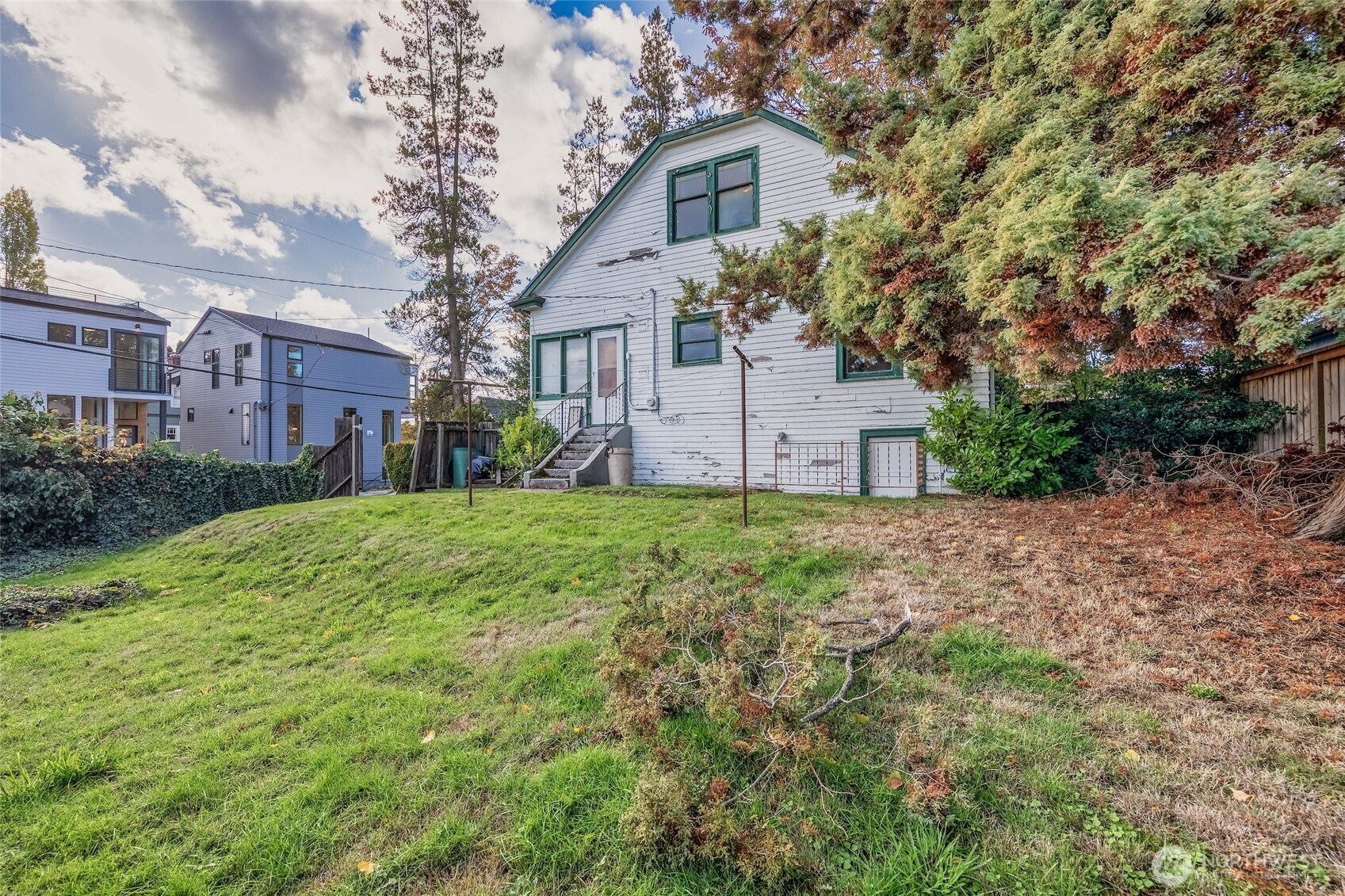 150 24th Avenue, Seattle, WA 98122