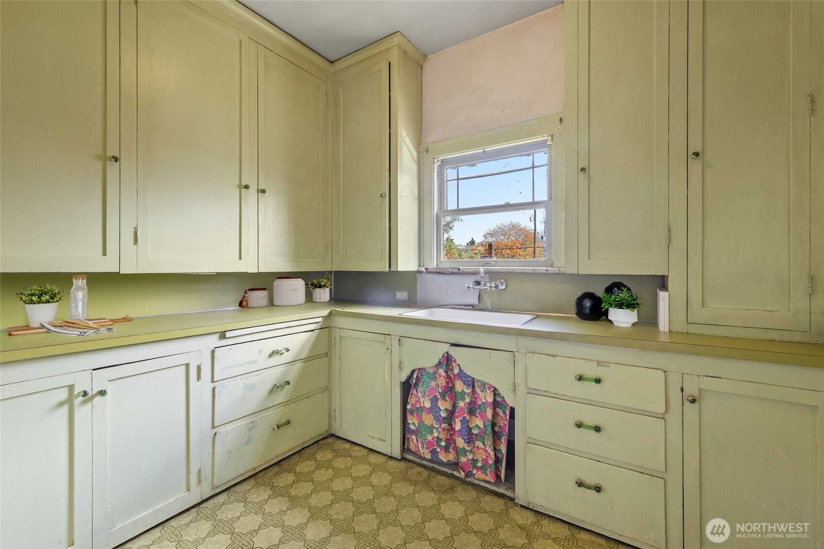 150 24th Avenue, Seattle, WA 98122