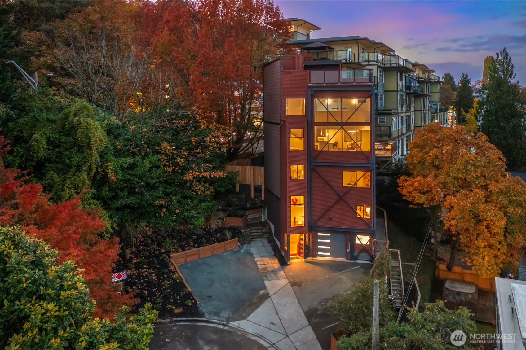 656 Howe Street, Seattle, WA 98109