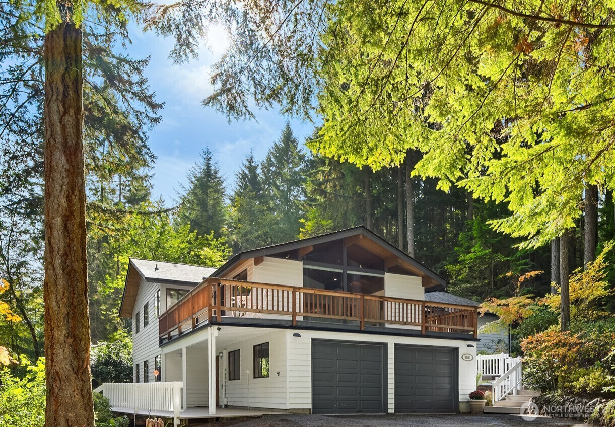5981 Lynwood Center Road NE, Bainbridge Island, WA 98110