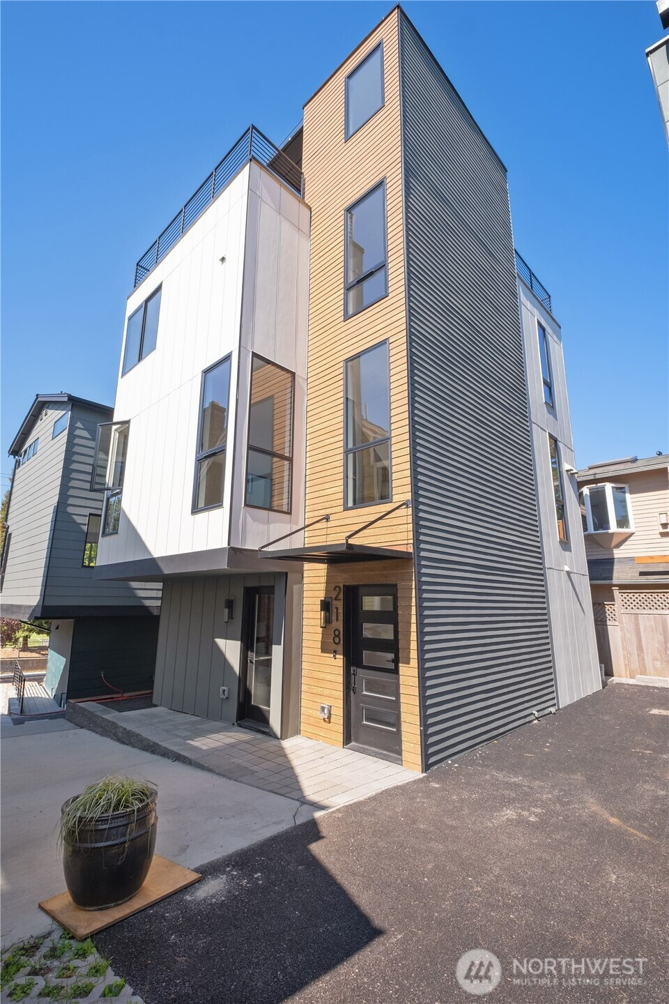 218 21st Avenue E, Seattle, WA 98112