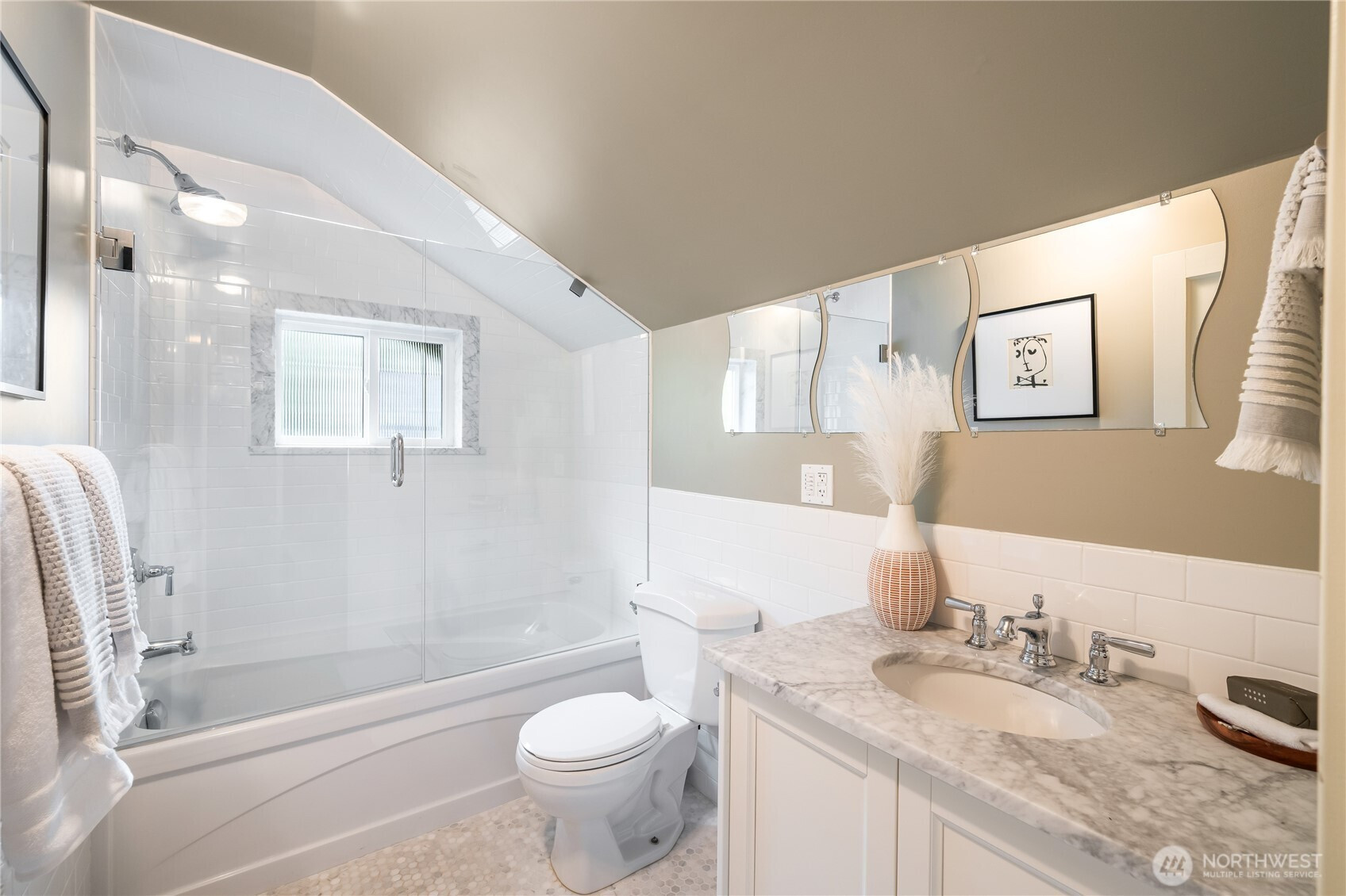 942 25th Avenue, Seattle, WA 98122