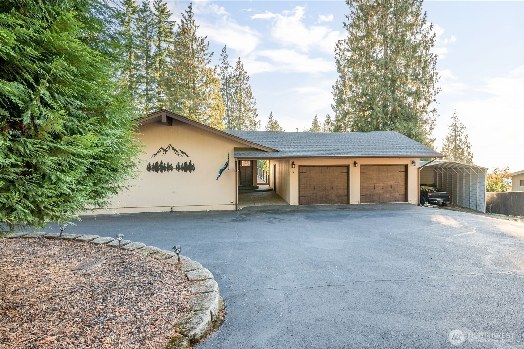 5 Crestmont Avenue, Longview, WA 98632