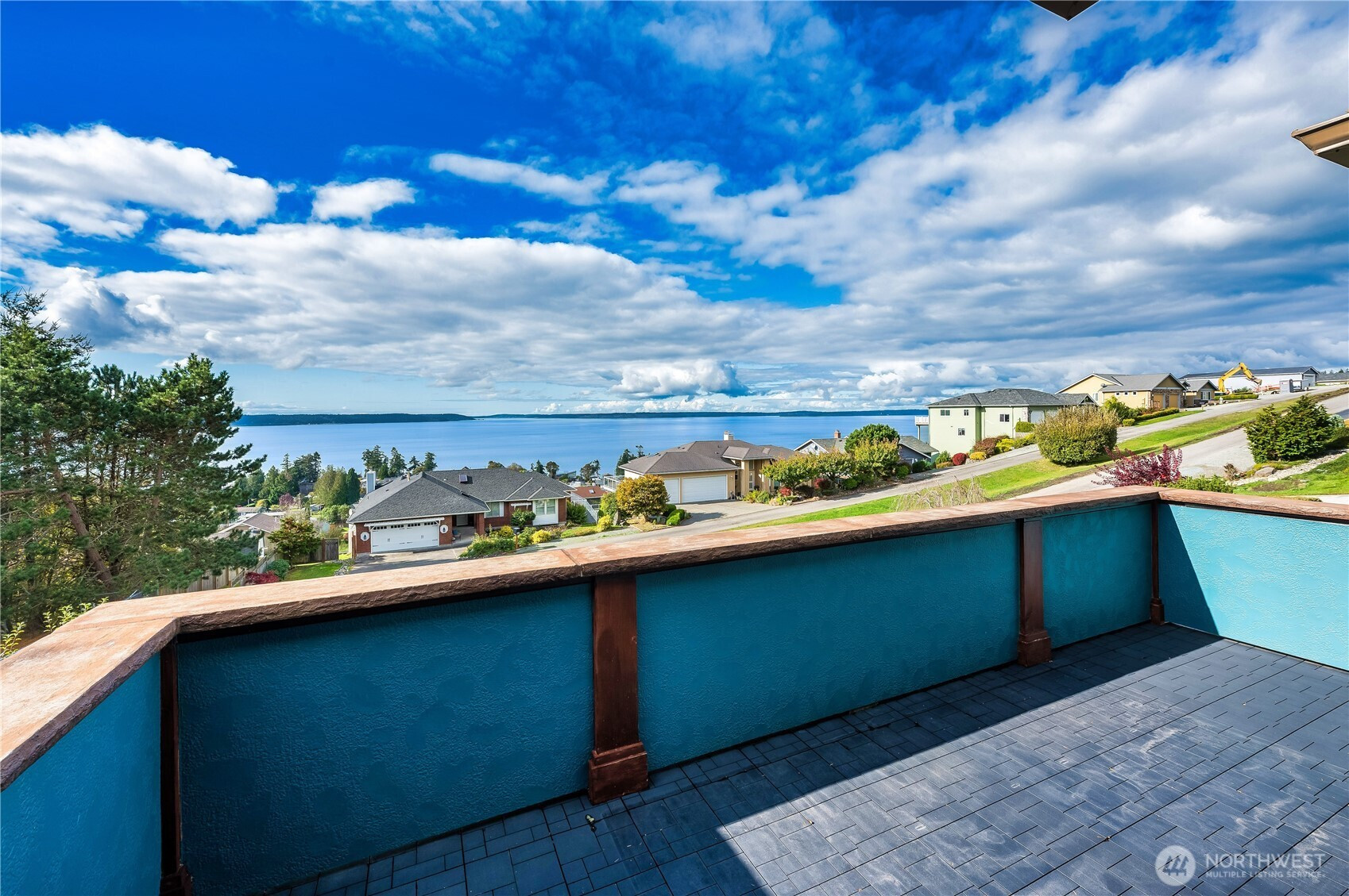 212 Grandview Ave, Camano Island, WA 98282
