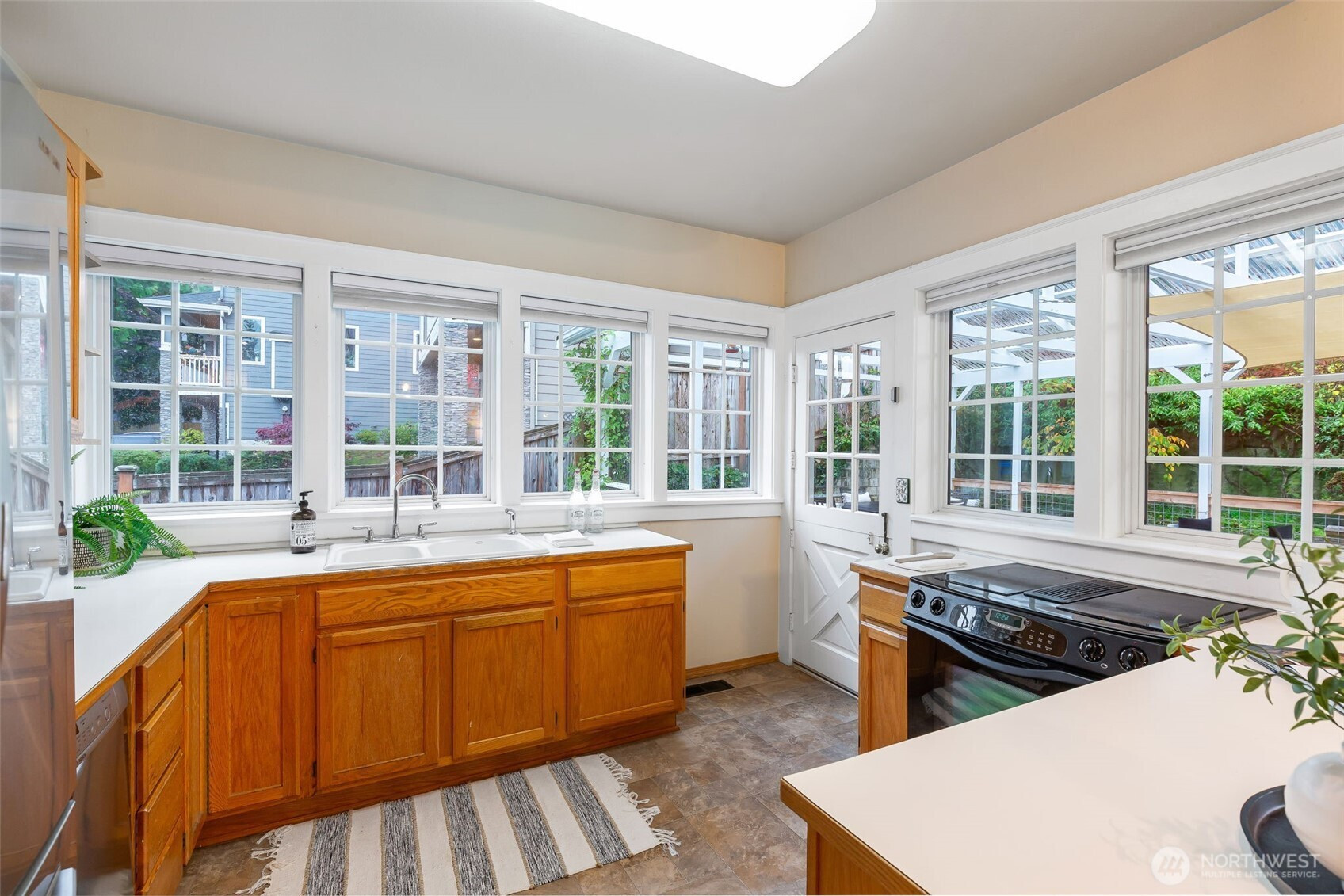 18921 16th Avenue NE, Shoreline, WA 98155