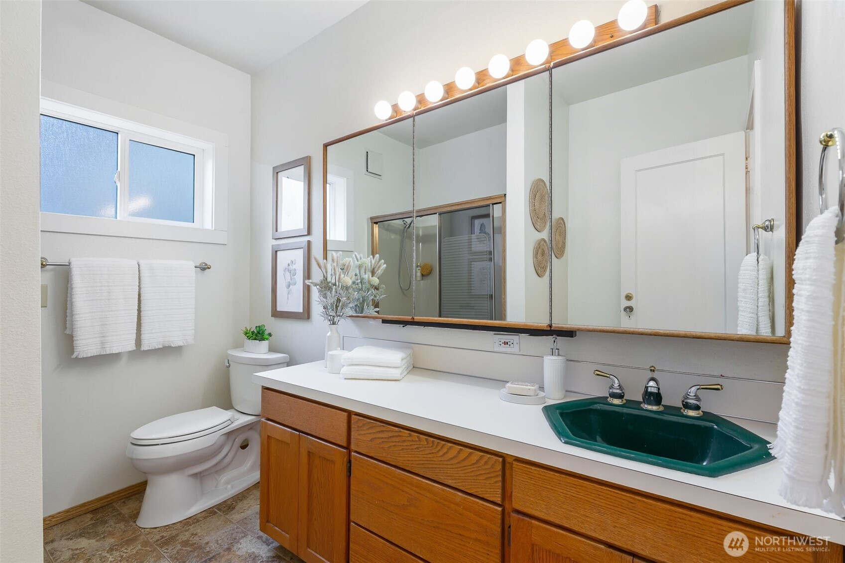 18921 16th Avenue NE, Shoreline, WA 98155