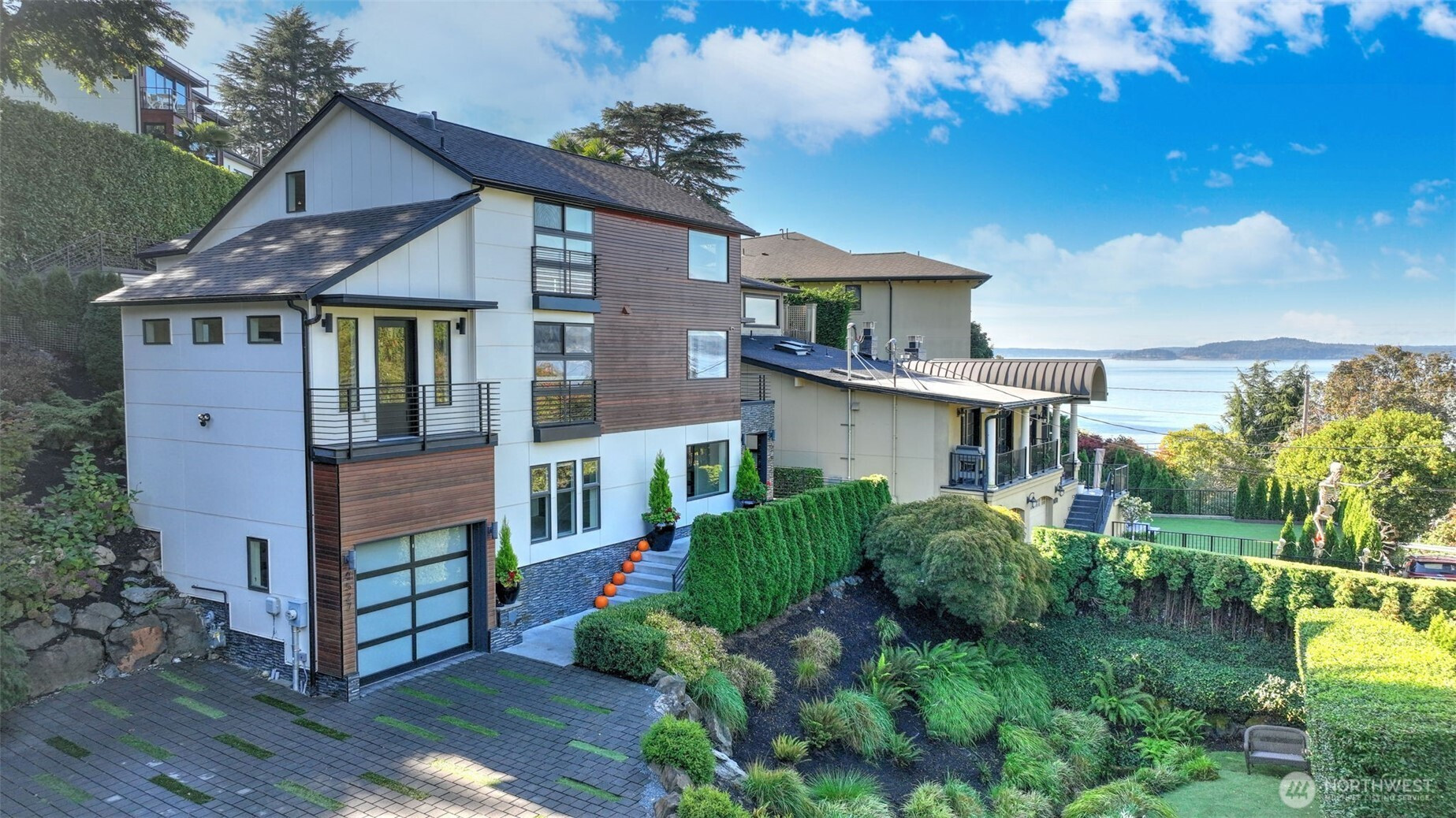 4527 W Raye Street, Seattle, WA 98199