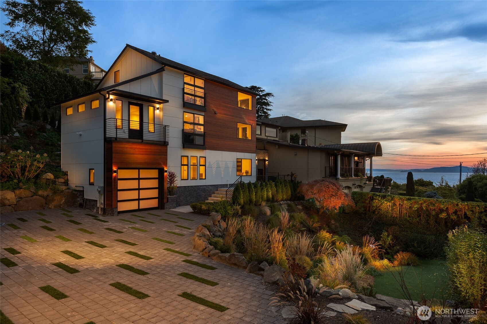 4527 W Raye Street, Seattle, WA 98199