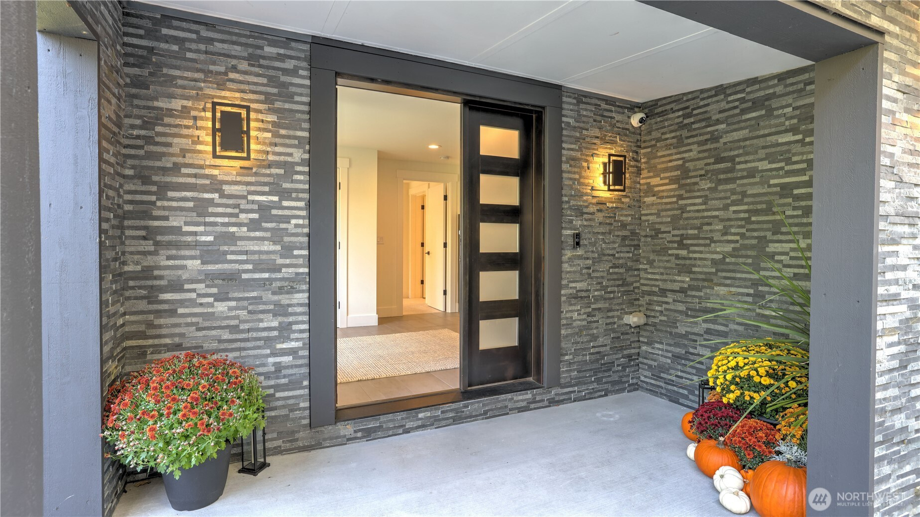 4527 W Raye Street, Seattle, WA 98199