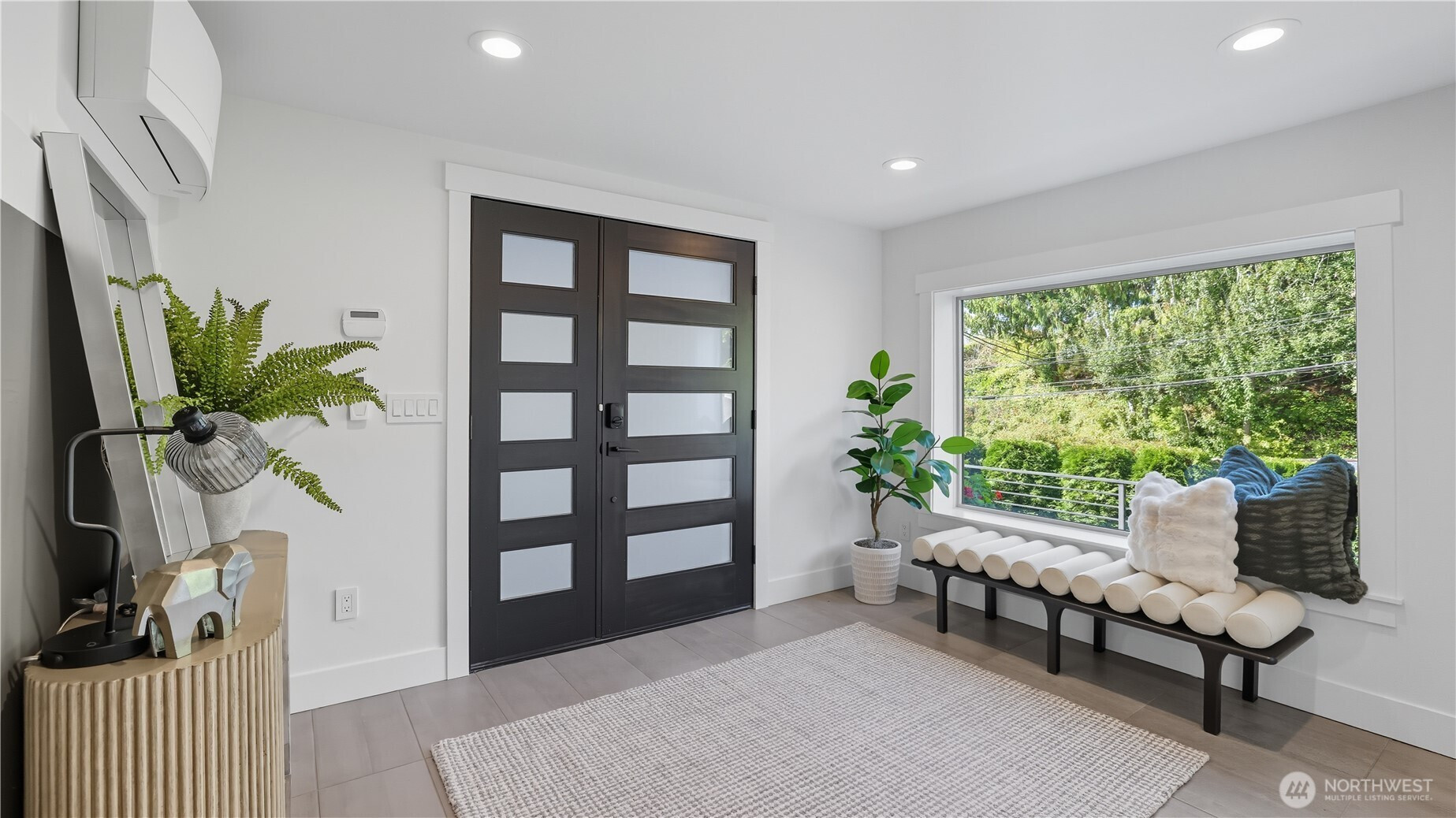 4527 W Raye Street, Seattle, WA 98199