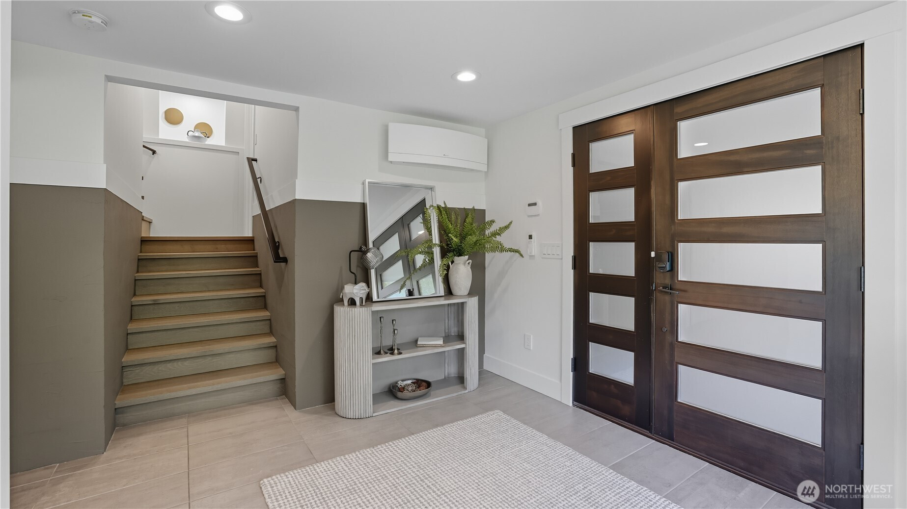 4527 W Raye Street, Seattle, WA 98199