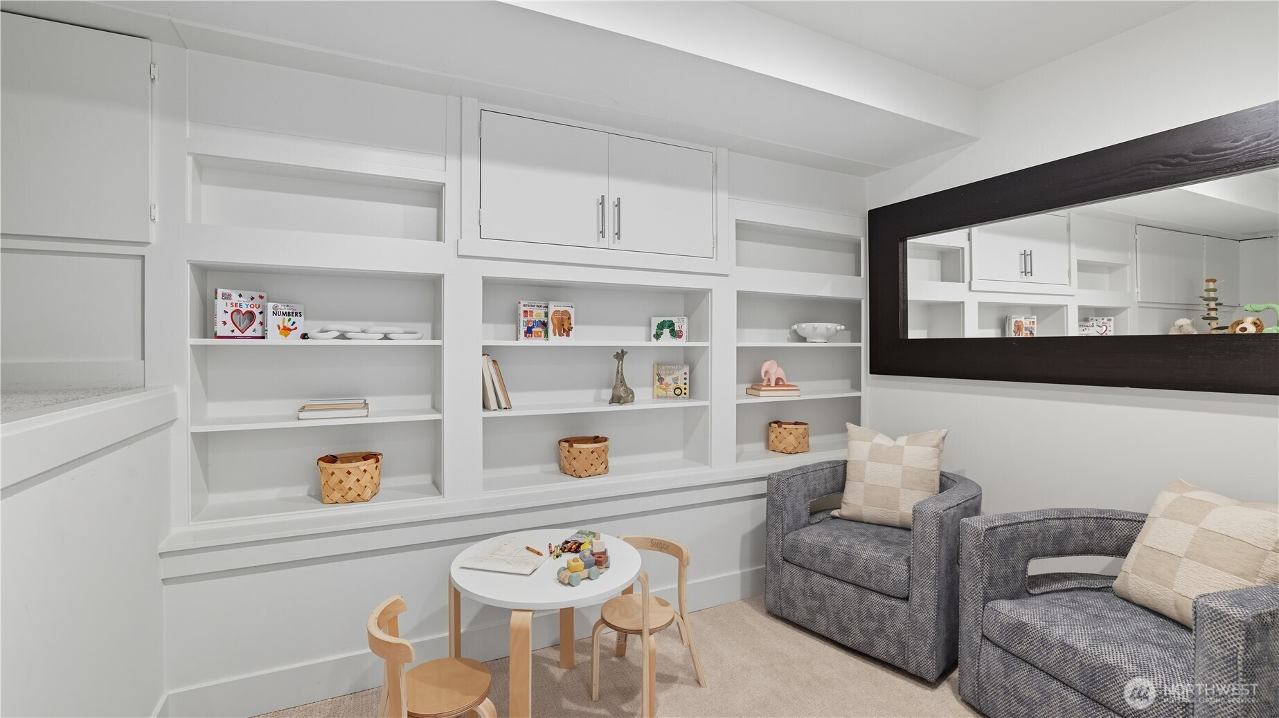 4527 W Raye Street, Seattle, WA 98199