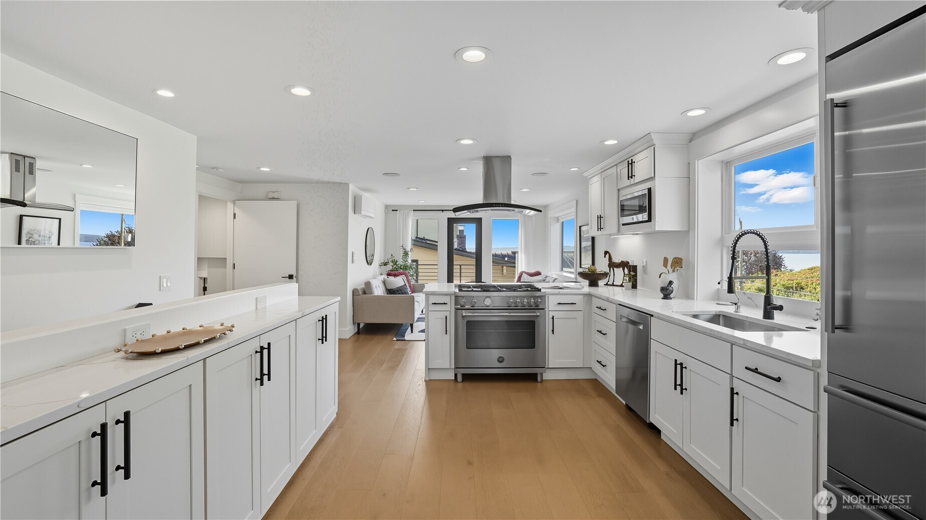 4527 W Raye Street, Seattle, WA 98199