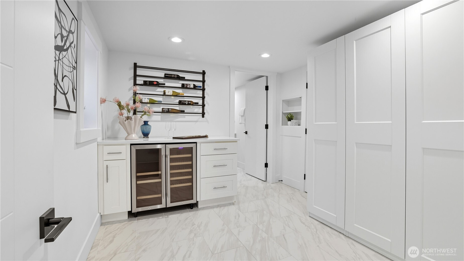 4527 W Raye Street, Seattle, WA 98199