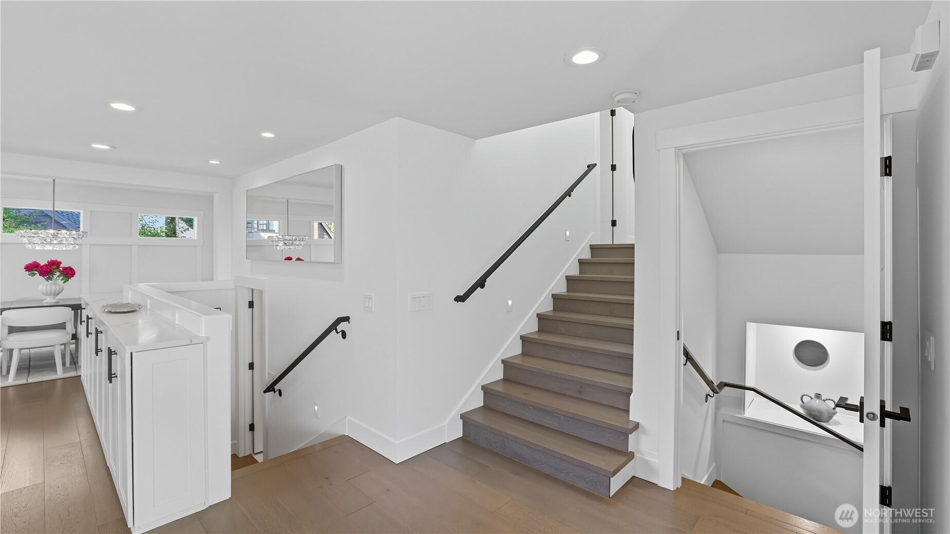 4527 W Raye Street, Seattle, WA 98199