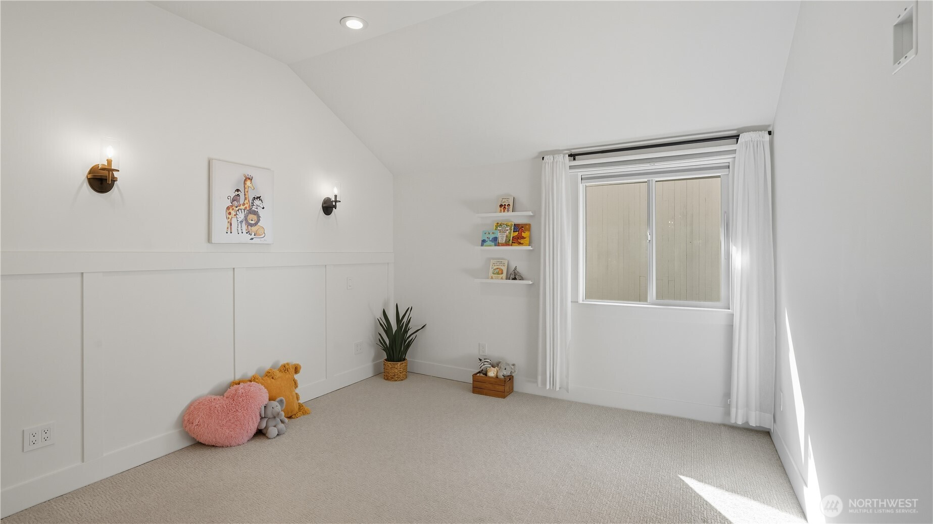 4527 W Raye Street, Seattle, WA 98199