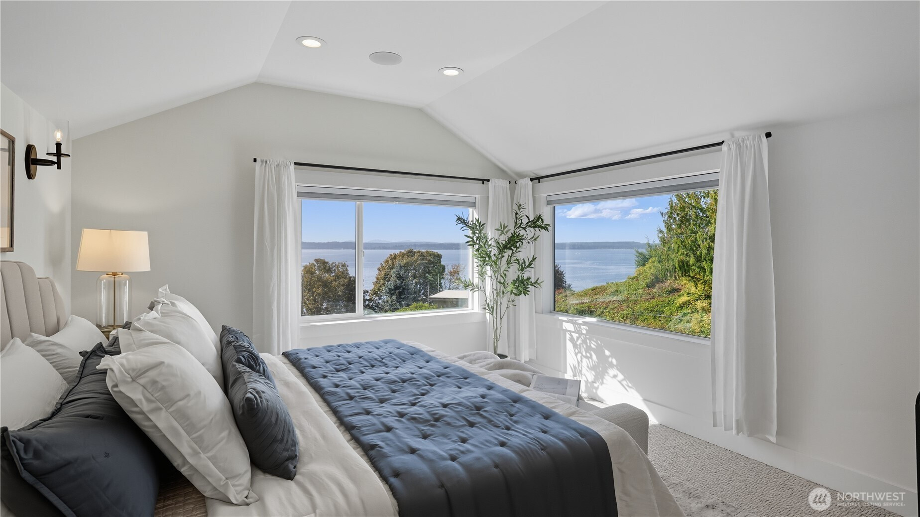 4527 W Raye Street, Seattle, WA 98199