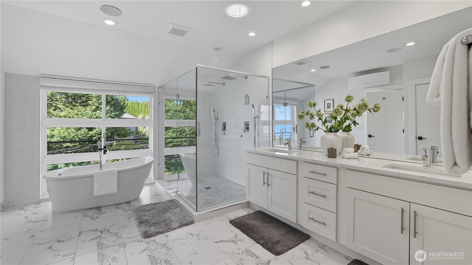 4527 W Raye Street, Seattle, WA 98199