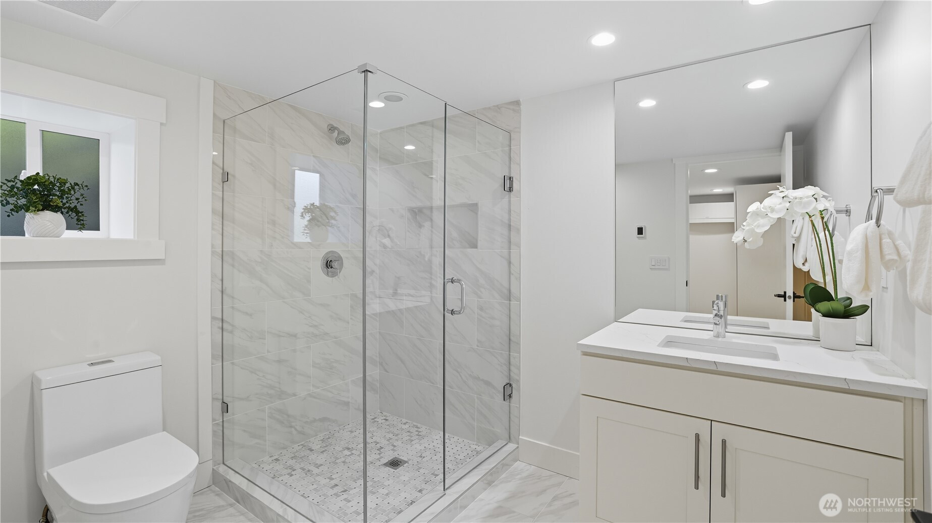 4527 W Raye Street, Seattle, WA 98199