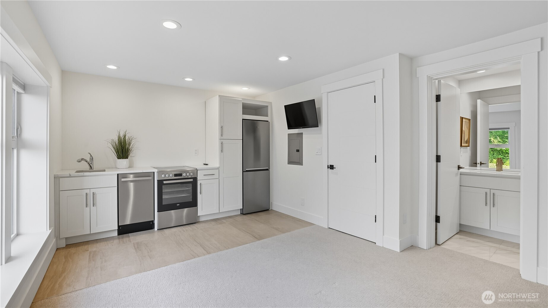 4527 W Raye Street, Seattle, WA 98199