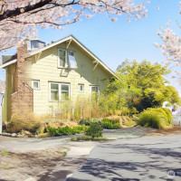 4302 Woodlawn Avenue N, Seattle, WA 98103