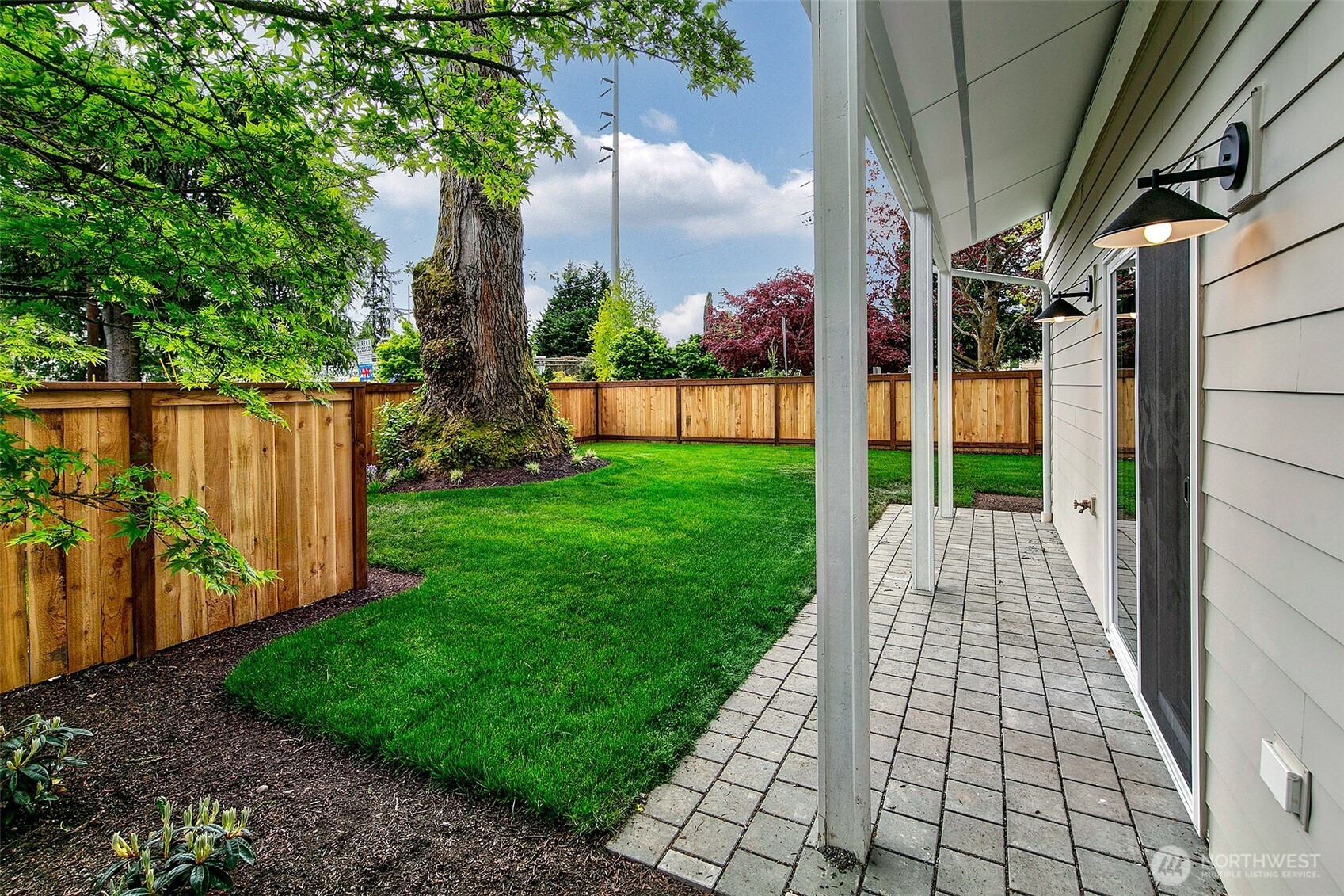 10706 Fremont Avenue N, Seattle, WA 98133