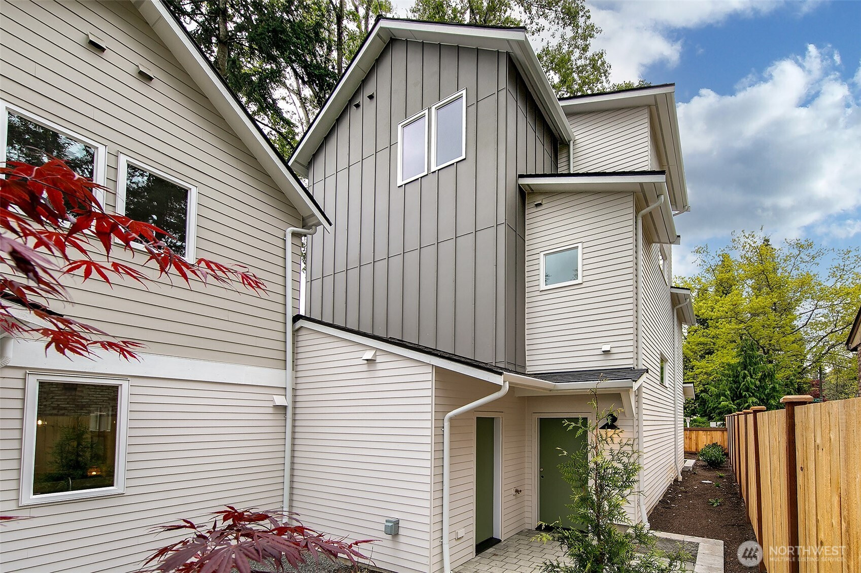 10706 Fremont Avenue N, Seattle, WA 98133