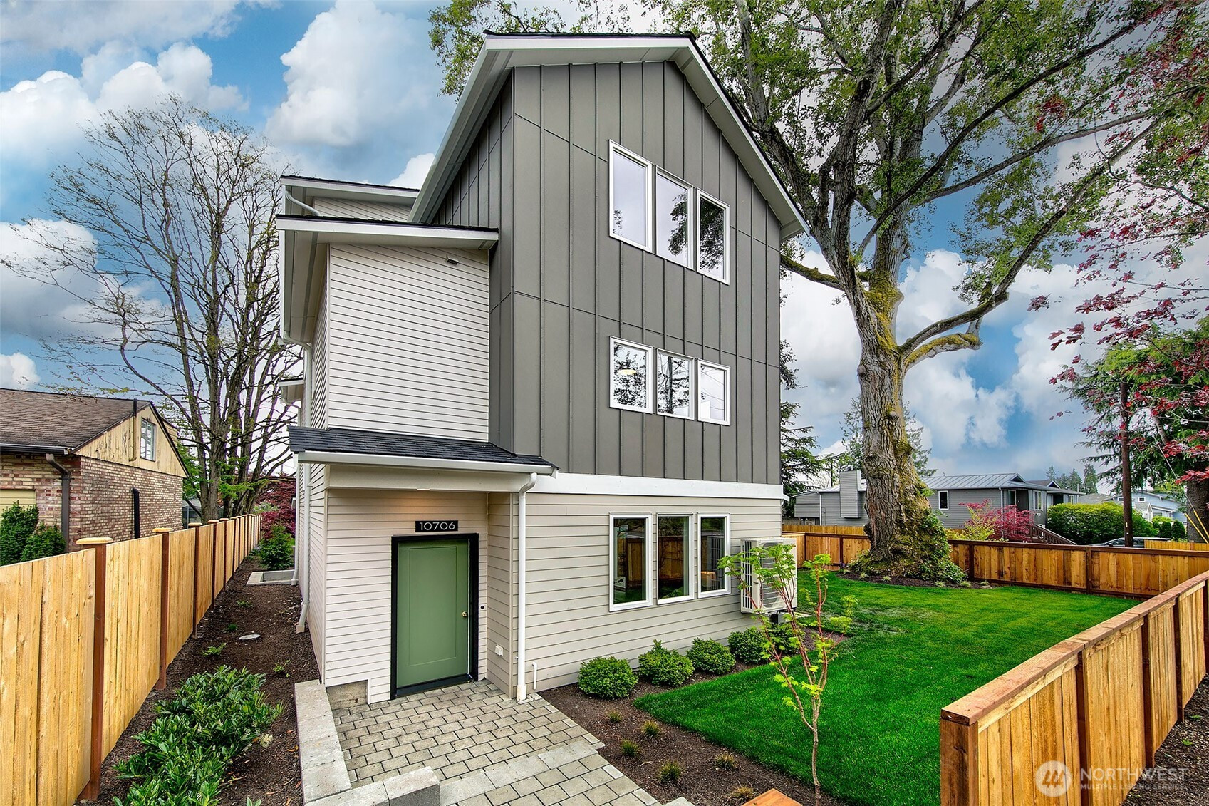 10706 Fremont Avenue N, Seattle, WA 98133