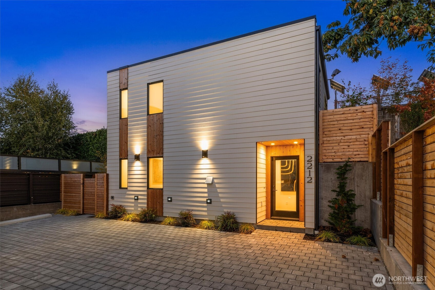 2212 Broadway (NOT ARTERIAL) E, Seattle, WA 98102